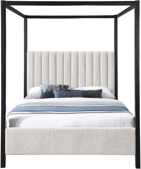 Kelly - Bed