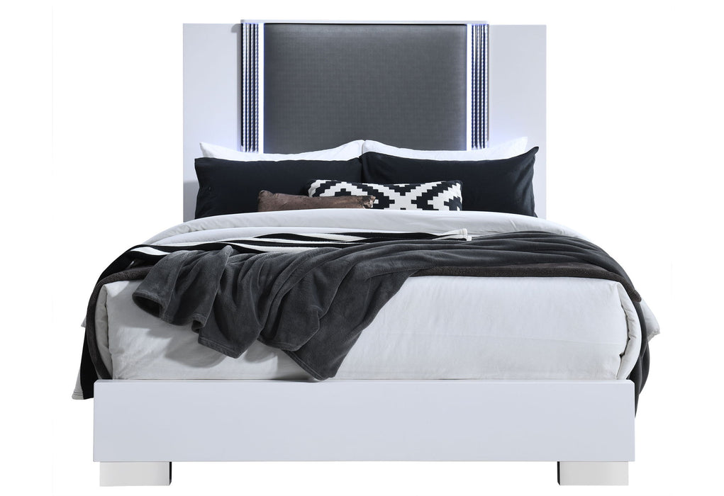 Ylime - 3 Piece Bedroom Set (Dresser, Mirror, Nightstand) - Smooth White