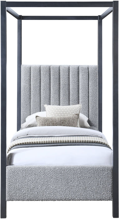 Kelly - Bed