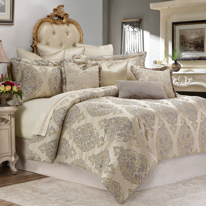 Bennett - 10-Piece King Comforter Set - Champagne