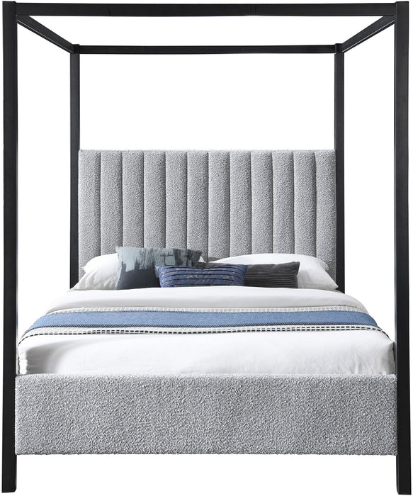 Kelly - Bed