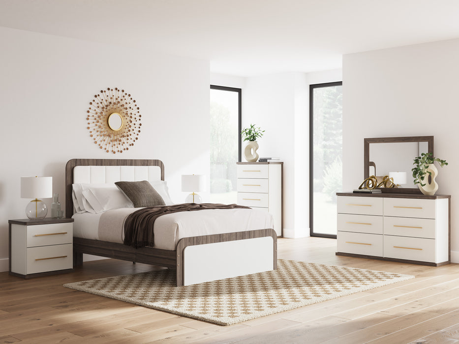Kendanport Queen Upholstered Bed with Mirrored Dresser