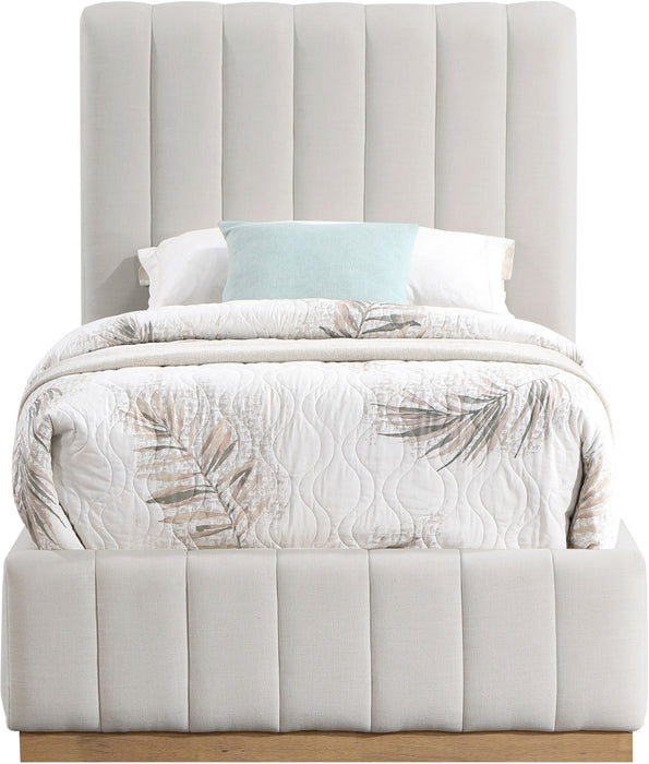 Lucia - Bed