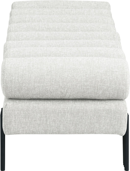 Akeela - Bench
