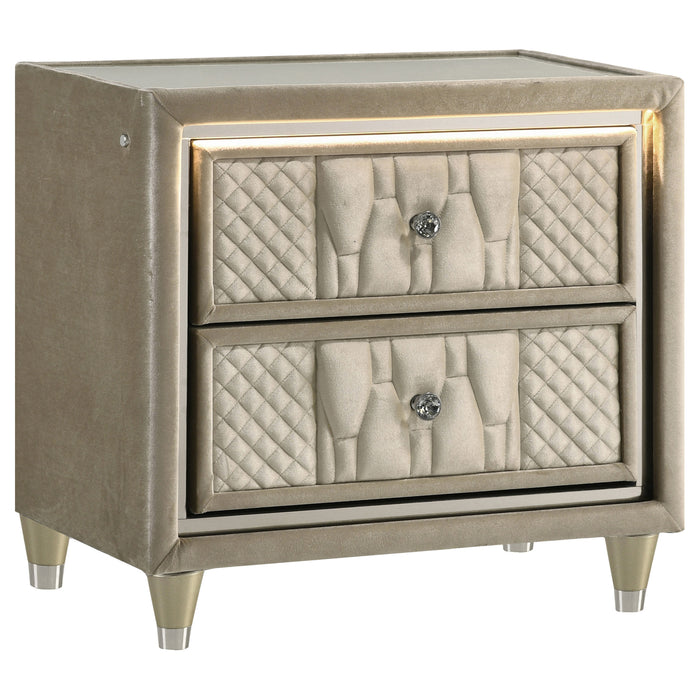Lorient 5-piece Eastern King Bedroom Set Ivory and Camel