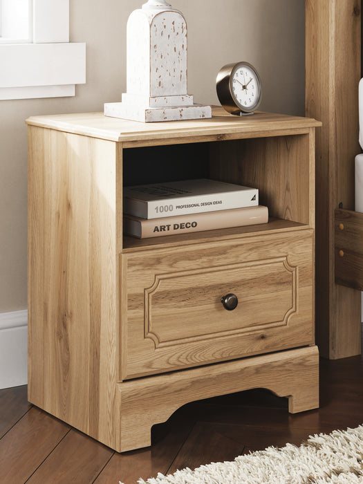 Aleaport King Panel Bed with Mirrored Dresser and Nightstand